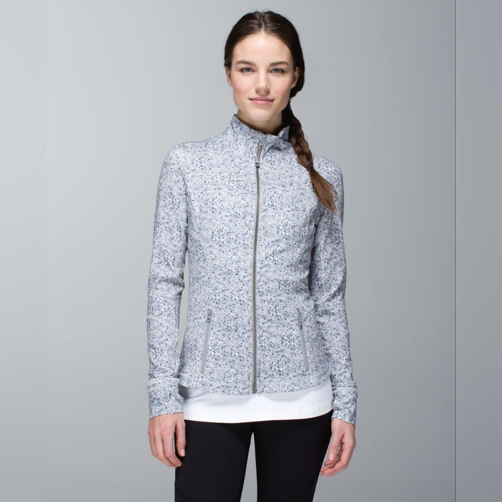 Lululemon Forme Jacket *Cuffins (with cuffs) Petite Fleur Silver Spoon - Size 4